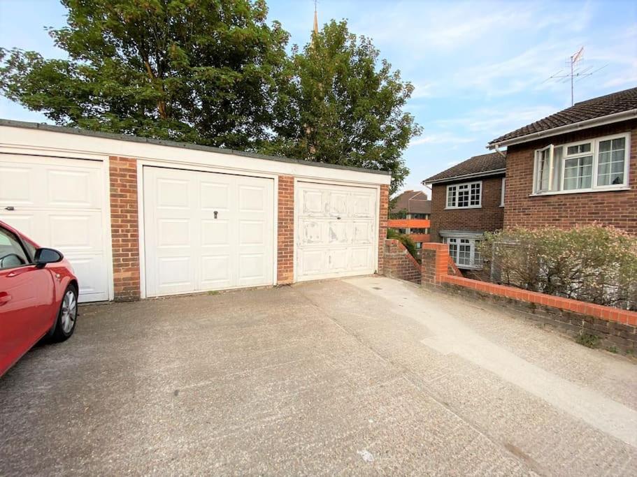 Апартаменты Redhill Town Centre 3 Bed House Near Gatwick Airport, Easy Commute To London Экстерьер фото
